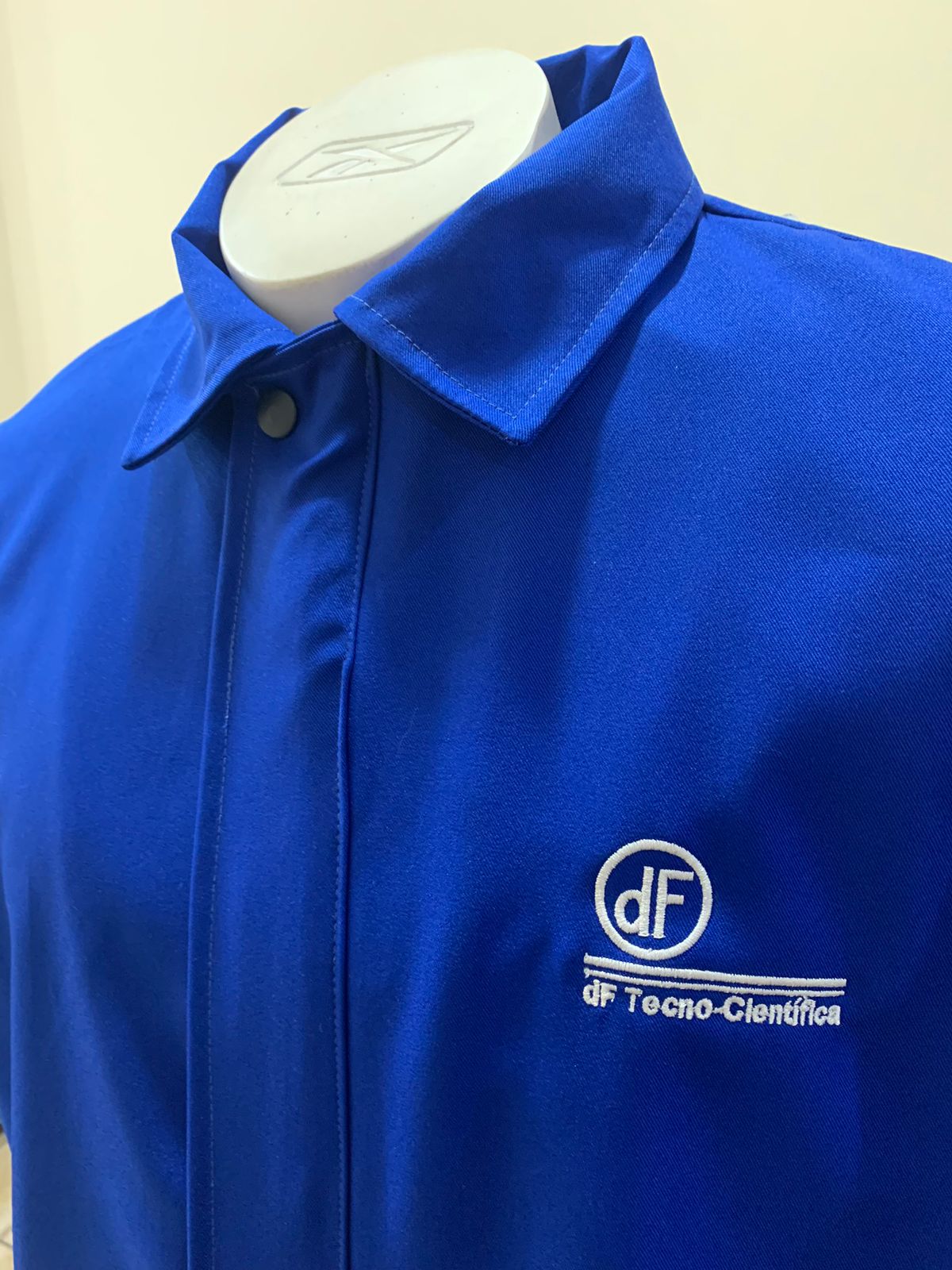 DF-Jaqueta-Detalhes-2 Uniformes Profissionais Sob Medida para Empresas