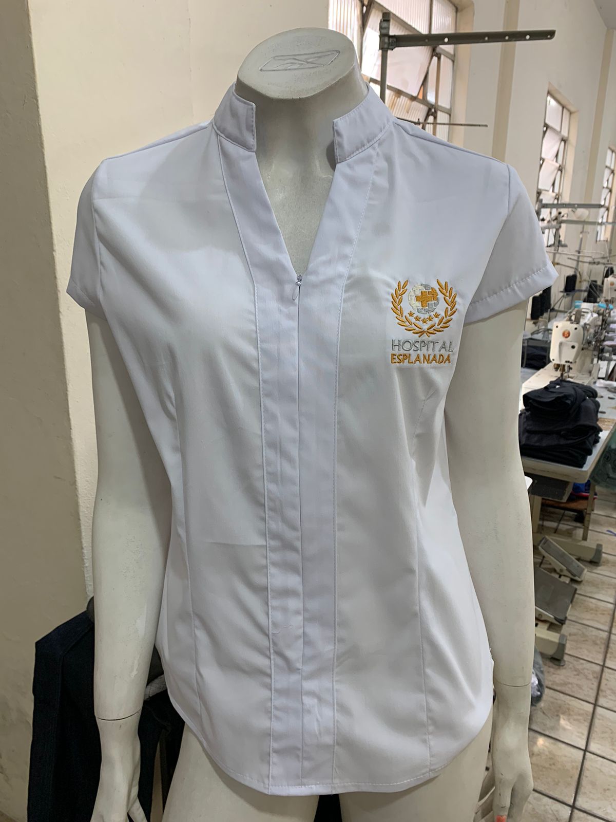 Hospital-Esplanada-Camisete-Feminina-Frente Uniformes Profissionais Sob Medida para Empresas