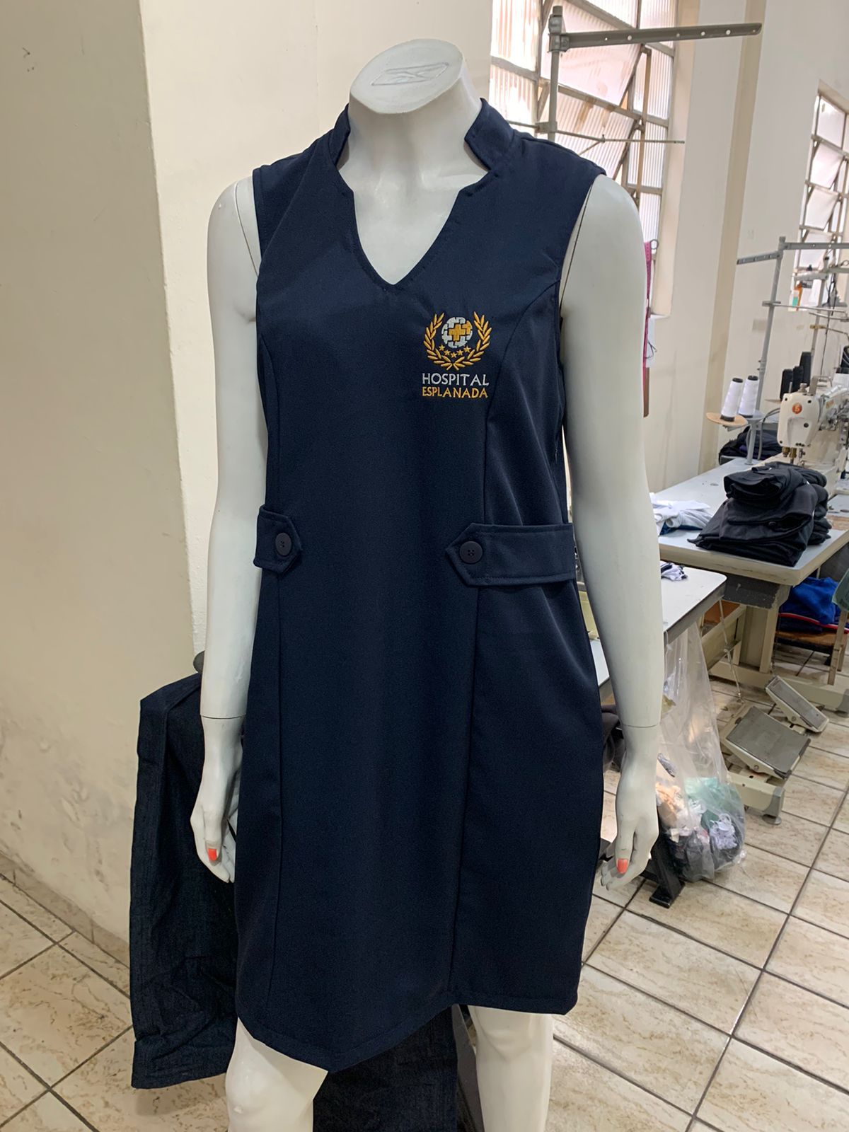Hospital-Esplanada-Vestido-Frente Uniformes Profissionais Sob Medida para Empresas