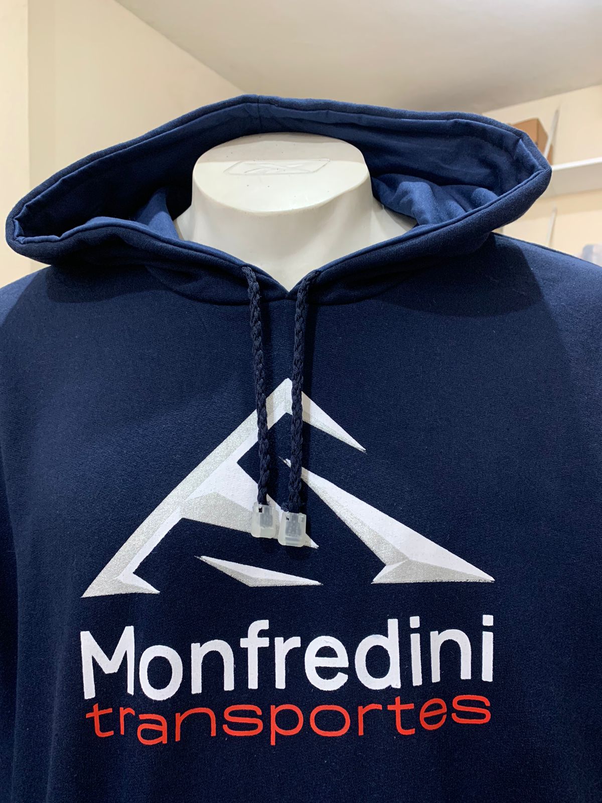 MOLETOM-MONFREDINI-3 Uniformes Profissionais Sob Medida para Empresas