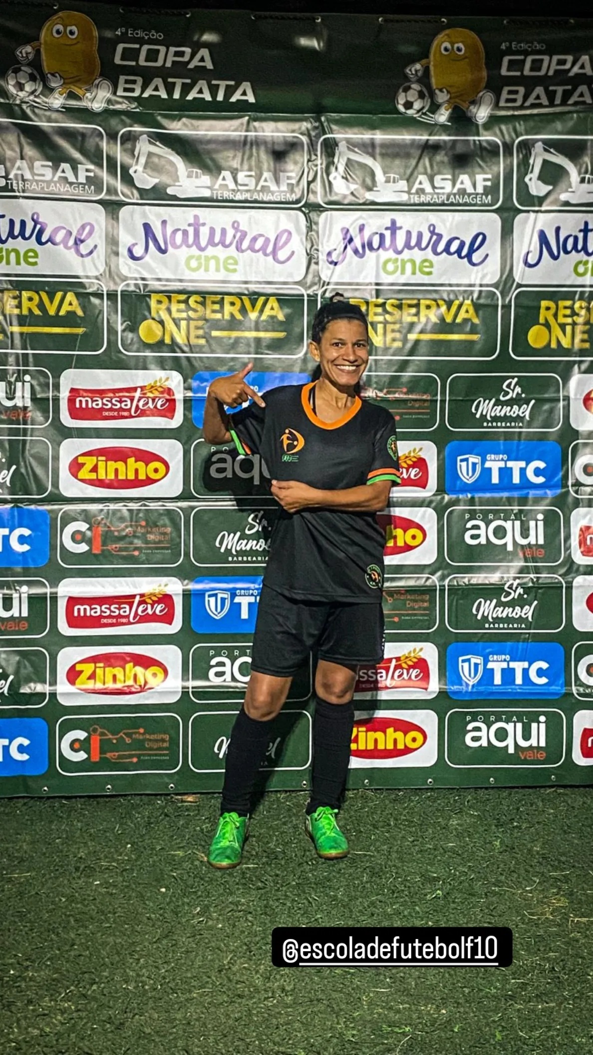 SaveClip.App_566636734_1471372457457703_9073357875302029267_n Uniformes Profissionais Sob Medida para Empresas